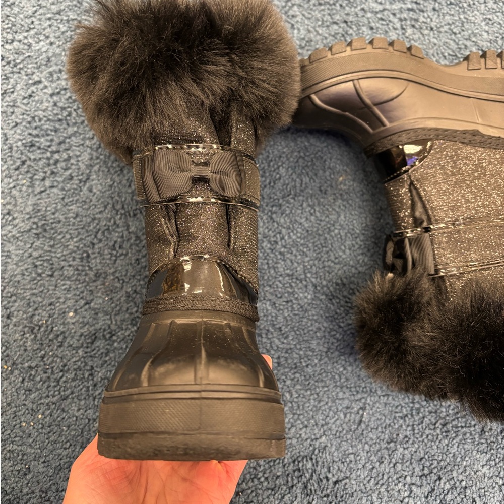 Brand new faux fur trimmed bow boots